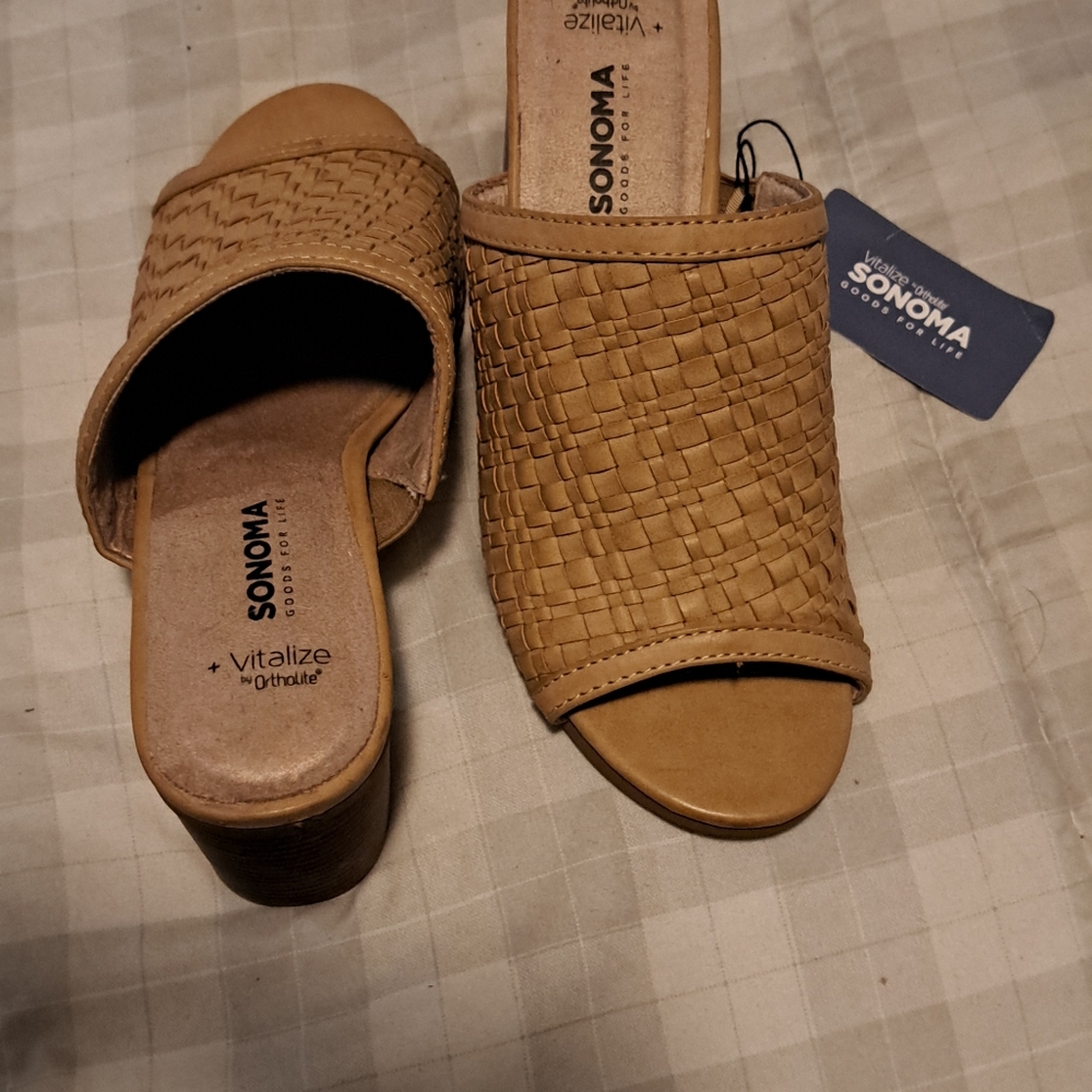 Women's heels. Sonoma size 8 new with tags. Light tan.